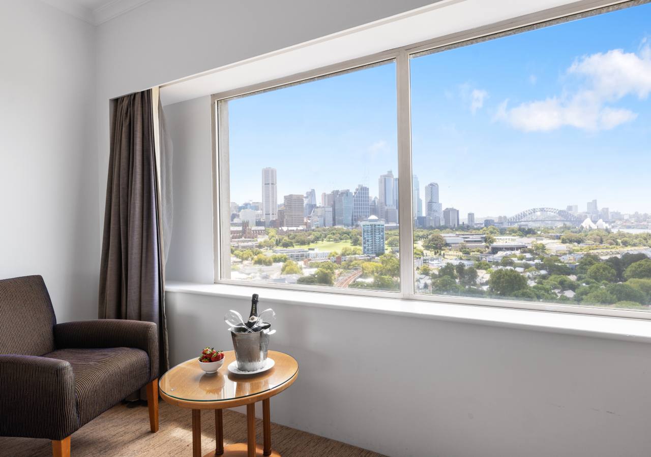 King Harbour View guestroom at Holiday Inn Sydney Potts Point